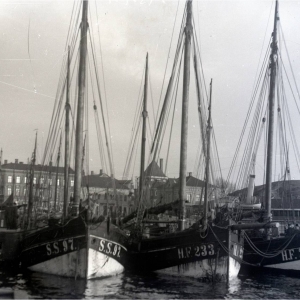Smuggelbåtar i norra hamnen fullastade med sprit
